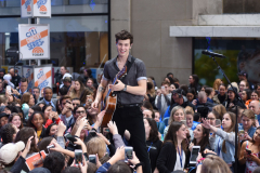 ShawnMendes_06011801a